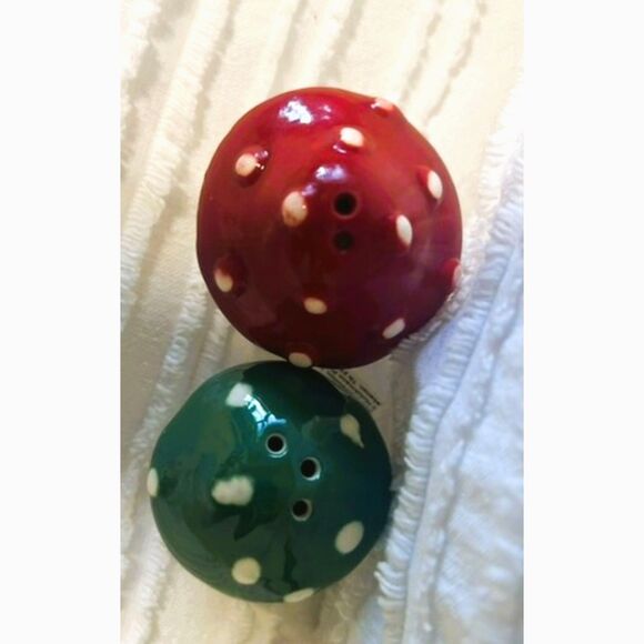 NEW! Set of Mushroom Salt & Pepper Ceramic Shakers Approx 2 1/8”-2.25” Green Red - Picture 3 of 3